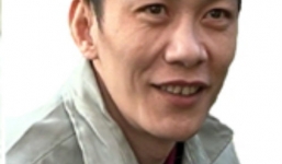 Ông trùm đi dép lê và thú chơi chân dài, siêu xe